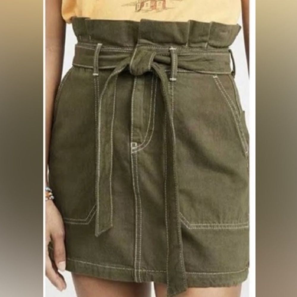 Free People "SPLENDOR IN THE GRASS" denim mini skirt, paper bag waist, sz 8